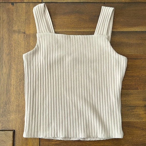 Cropped tank tops bundle! - Picture 4 of 9